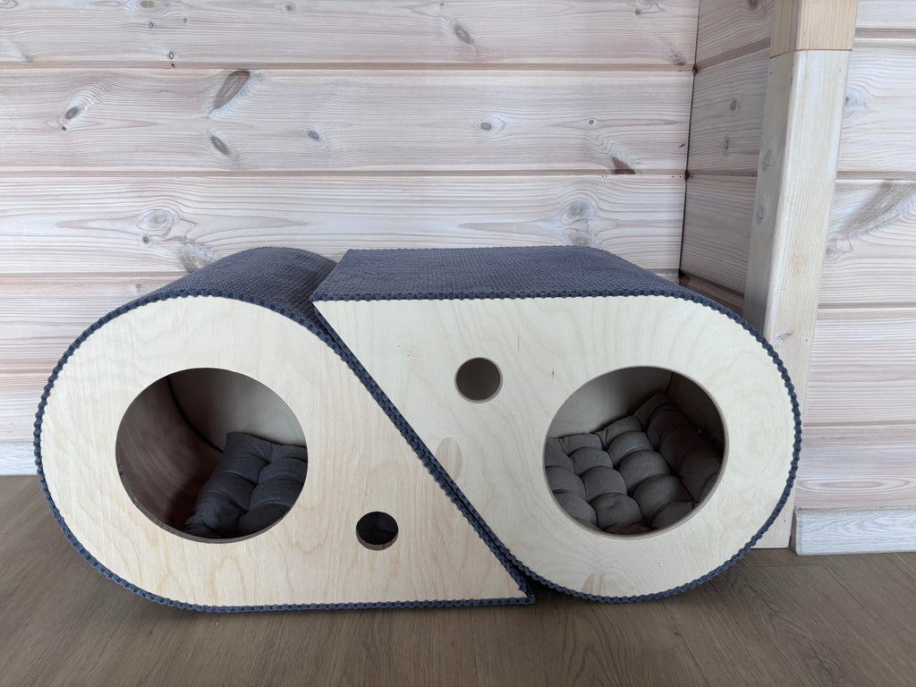 MIAUDROP - designerski domek 2w1: kryjówka + drapak. Ręcznie wykonany w Polsce ze sklejki, wykończony trwałą tkaniną drapakową.